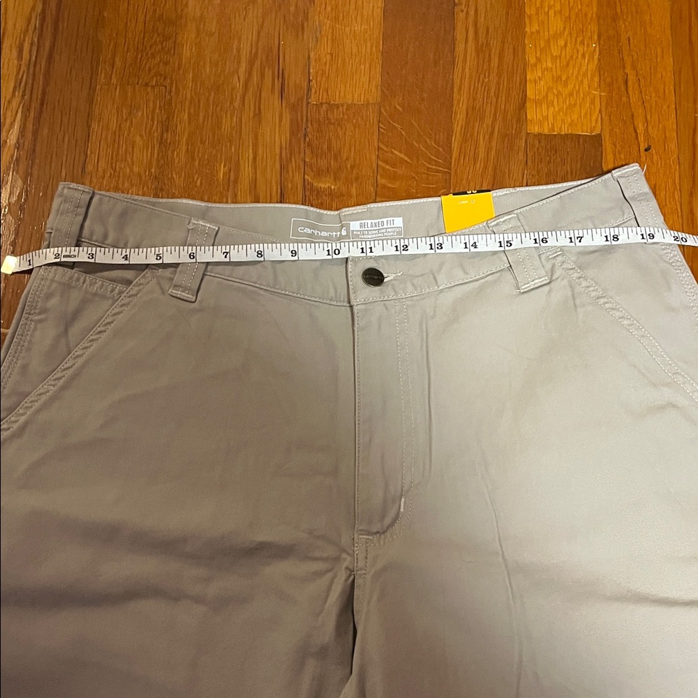 Carhartt Men's Beige Cargo Shorts. NWT SIZE 36. 11 inseam. Relaxed fit - Picture 5 of 6